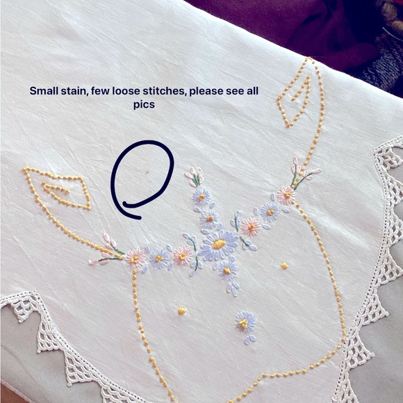 Vintage, hand-stitched table runner. - Picture 5 of 5